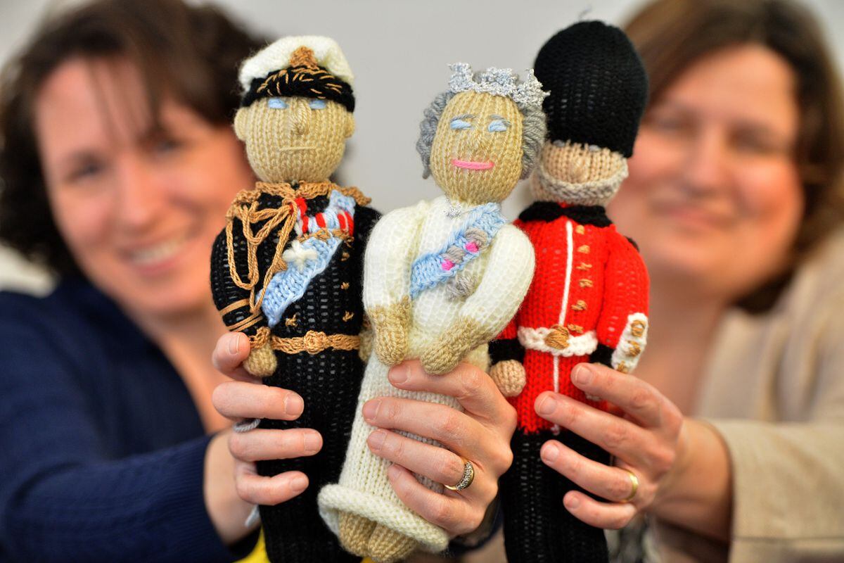 Tracey and Debbie have created models to help people celebrate the Queen's Jubilee 
