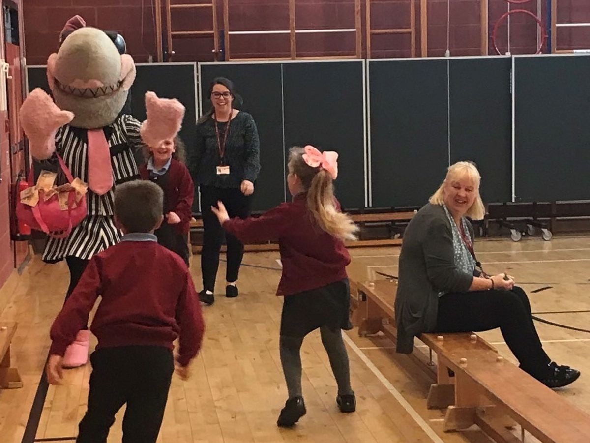Wilfred Owen Primary School youngsters chase 'loan shark' Glenda the Lender on National Savings Day