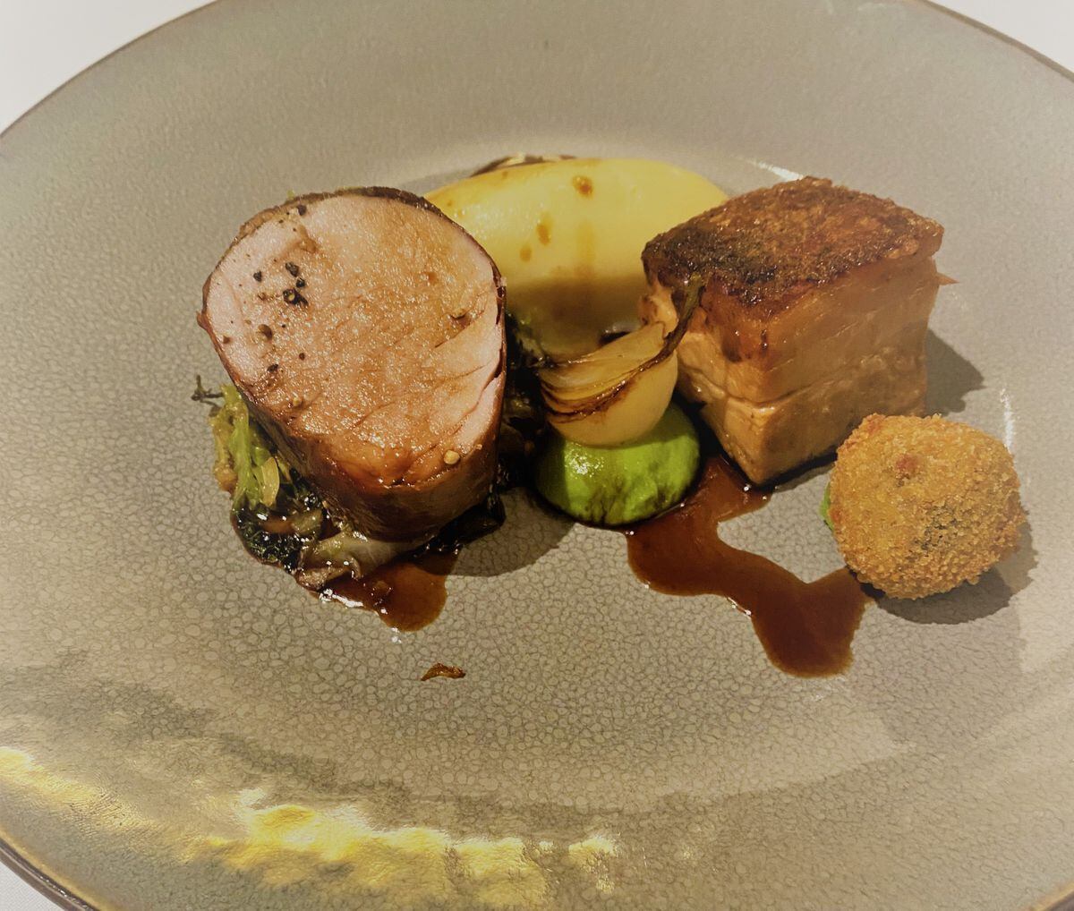Pork tenderloin with savoy cabbage and shallot