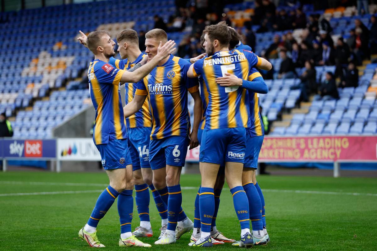 Tom Bayliss of Shrewsbury Town celebrates with his team mates after scoring a goal to make it 1-0 (AMA)