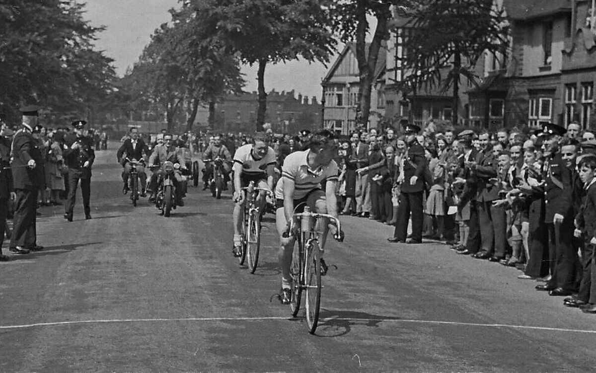 Albert Price finishes in first place ahead of fellow Wulfrunian Cecil Anslow at Wolverhampton's West Park in the 1942 Llangollen-Wolverhampton cycle race  