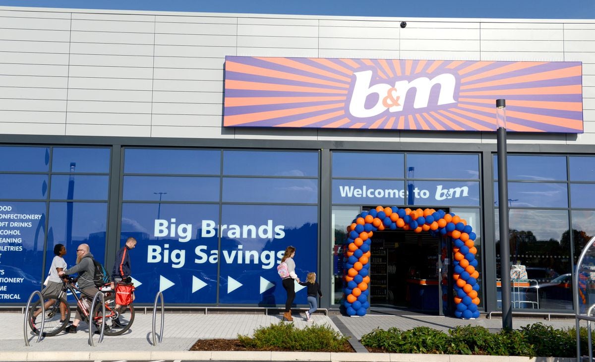 New B&M store opens in Telford with pictures