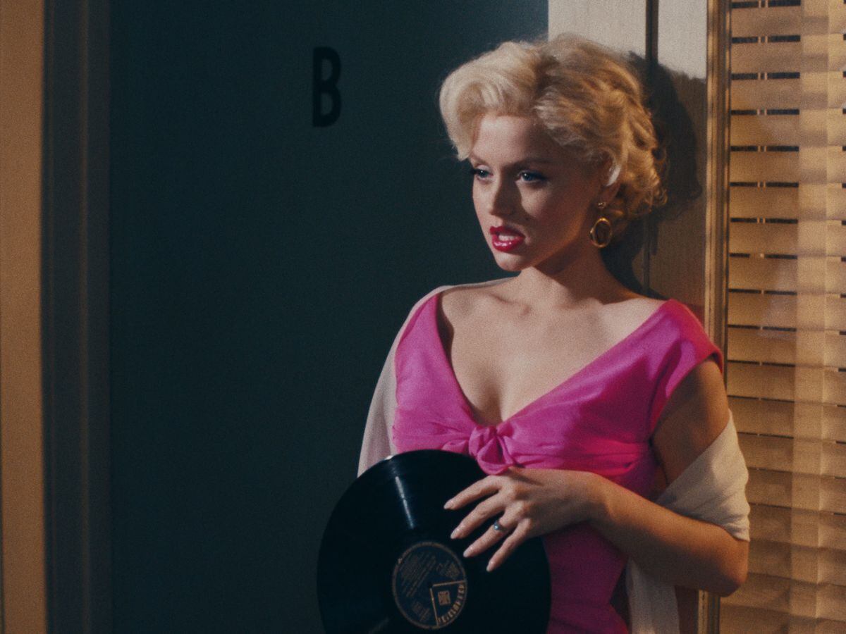 Ana de Armas seen with Marilyn Monroe’s platinum curls in trailer for Blonde
