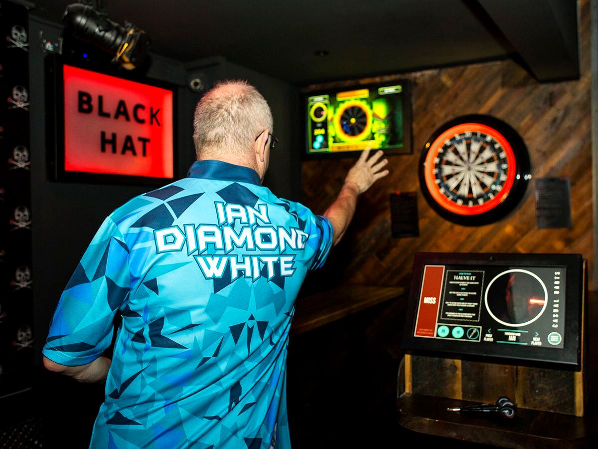 husdyr Afdæk Antarktis Bullseye for Brum as city's first undergroud darts bar launches - with  pictures | Shropshire Star