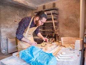 Oliver the pipemaker at work. Photo by The Ironbridge Gorge Museum Trust
