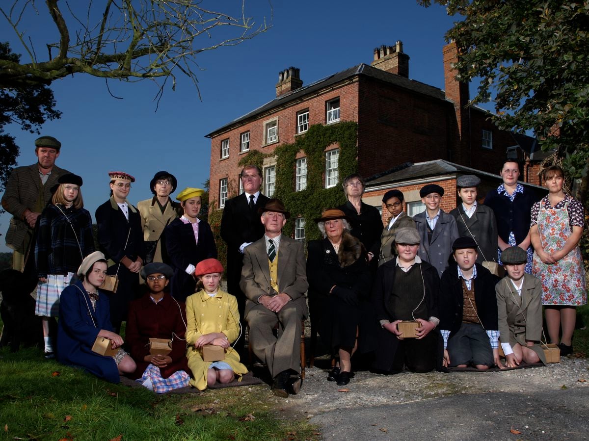 The cast for Evacuation to the Manor House filmed at Pradoe Hall, West Felton.