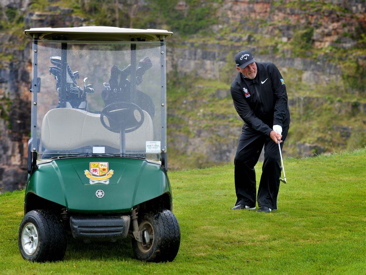 BORDER COPYRIGHT SHROPSHIRE STAR STEVE LEATH 21/04/2023..Pics of Lord Ian Botham playing at Llanymynech Golf Club, as part of a day with Oswestry Cricket Club..