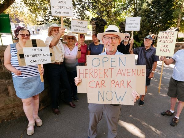 LAST COPYRIGHT SHROPSHIRE STAR JAMIE RICKETTS 09/08/2022 - Peaceful protest at Bowring Park in Wellington to open to Herbert Avenue Car Park, as the park car parks cannot handle to capacity of visitors. Organised by Paul Kalinauckas (middle hat).