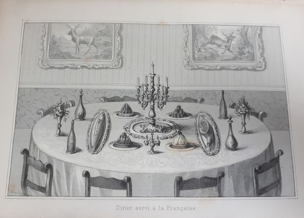 Dubois dining à la Francaise