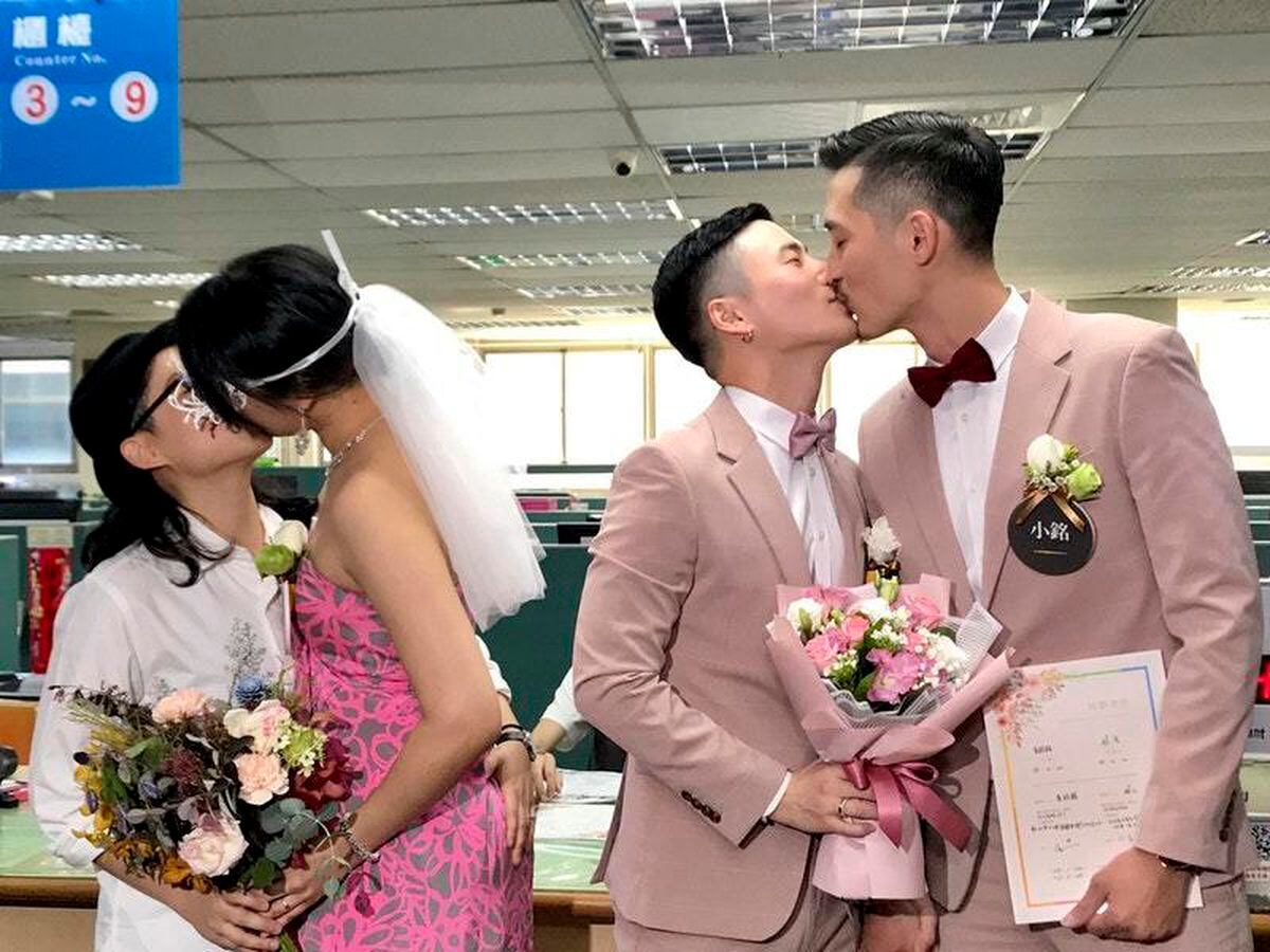 Hundreds Tie Knot As Same Sex Marriage Becomes Legal In Taiwan 