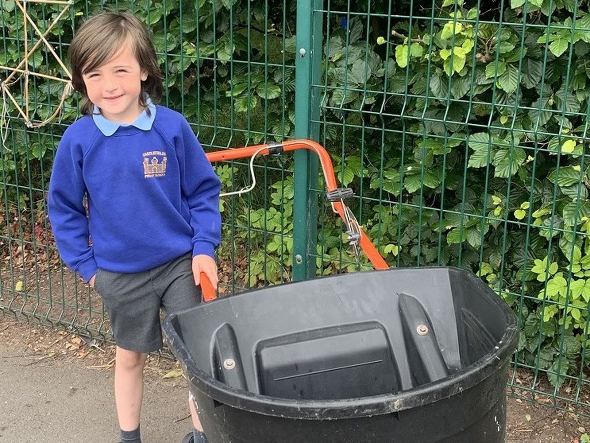 Spready Mercury, the Castlefields Primary salt spreader – with Hugo who picked its name