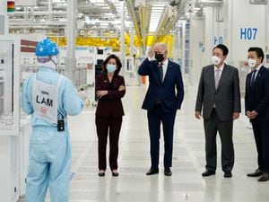 US President Joe Biden and South Korean President Yoon Suk Yeol visit a Samsung plant