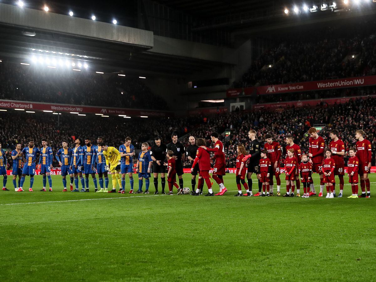 A general view as both teams line up at Anfield, home stadium of Liverpool. (AMA)