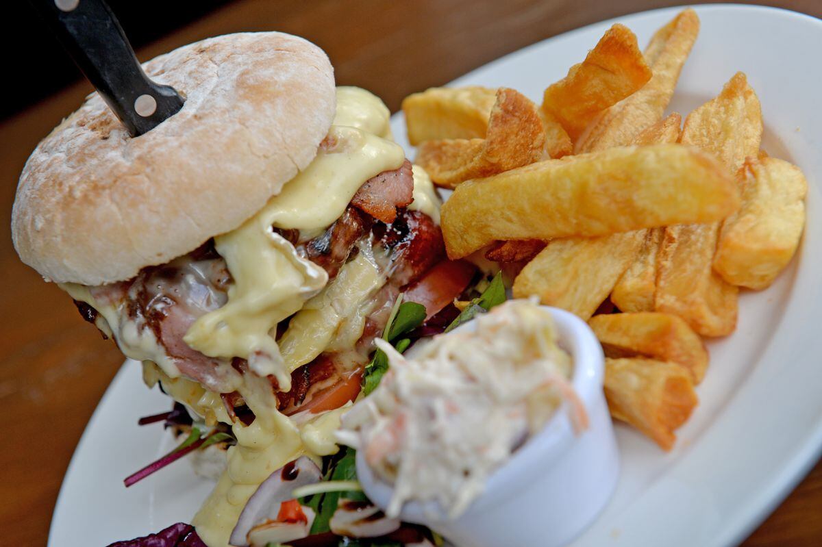 WEEKEND COPYRIGHT TIM STURGESS EXPRESS AND  STAR...... 17/02/2022 Food review of Kings Arms Hotel, Eccleshall, Staffs. The continental fatboy burger..