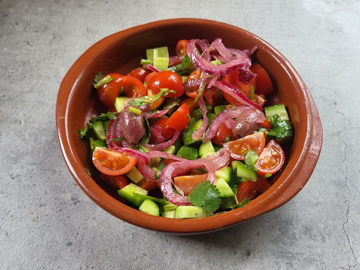 Green salad with olives 