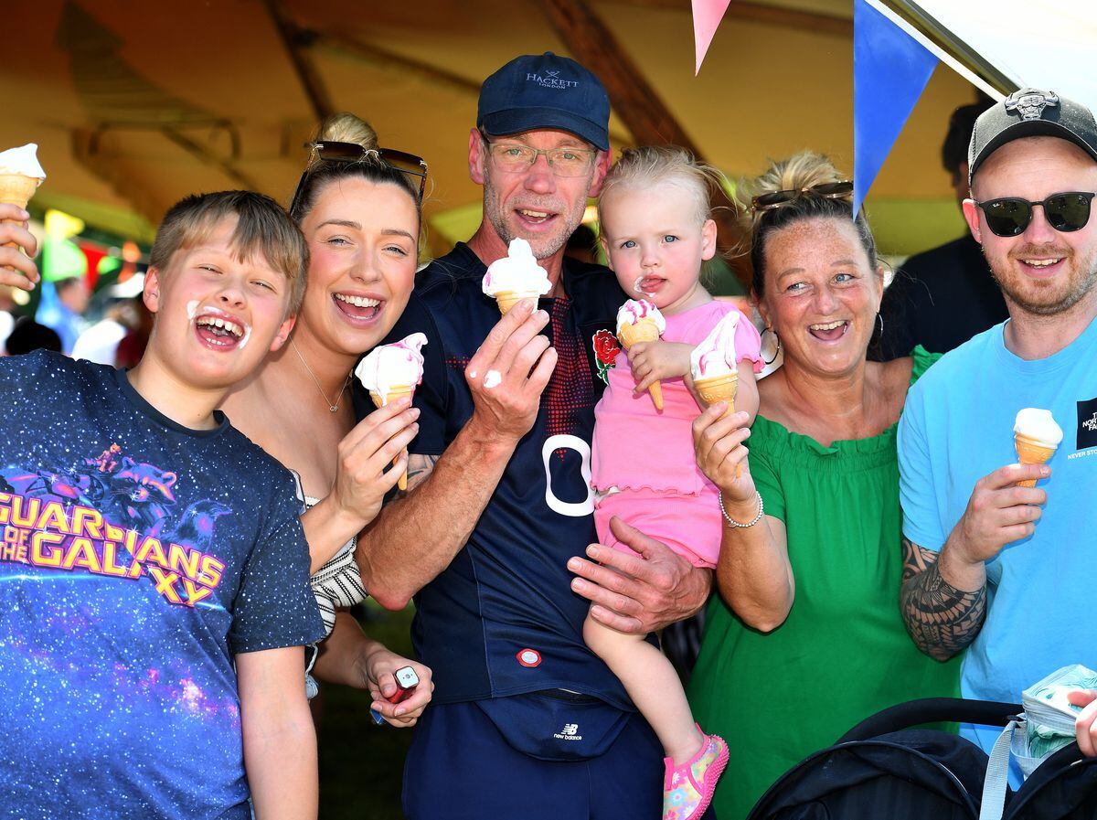 Ice creams all round as this family looked to cool down at Oakengates Carnival.