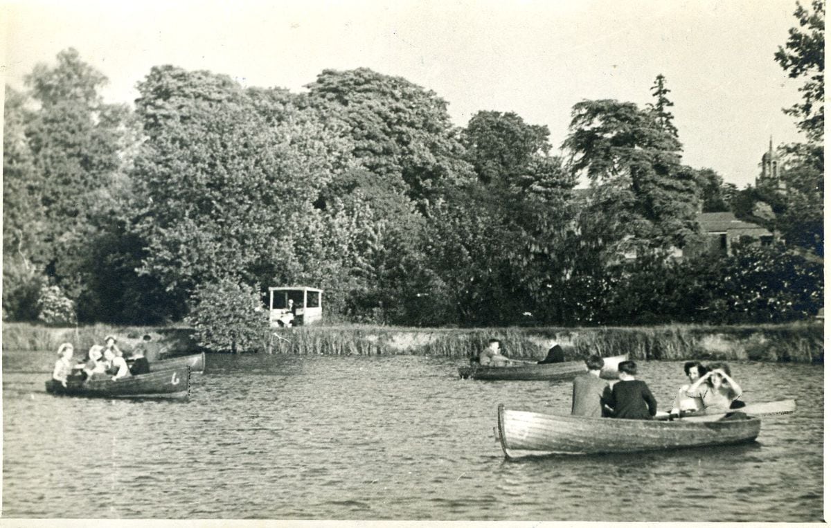 The Drayton Manor rowing boats in 1952