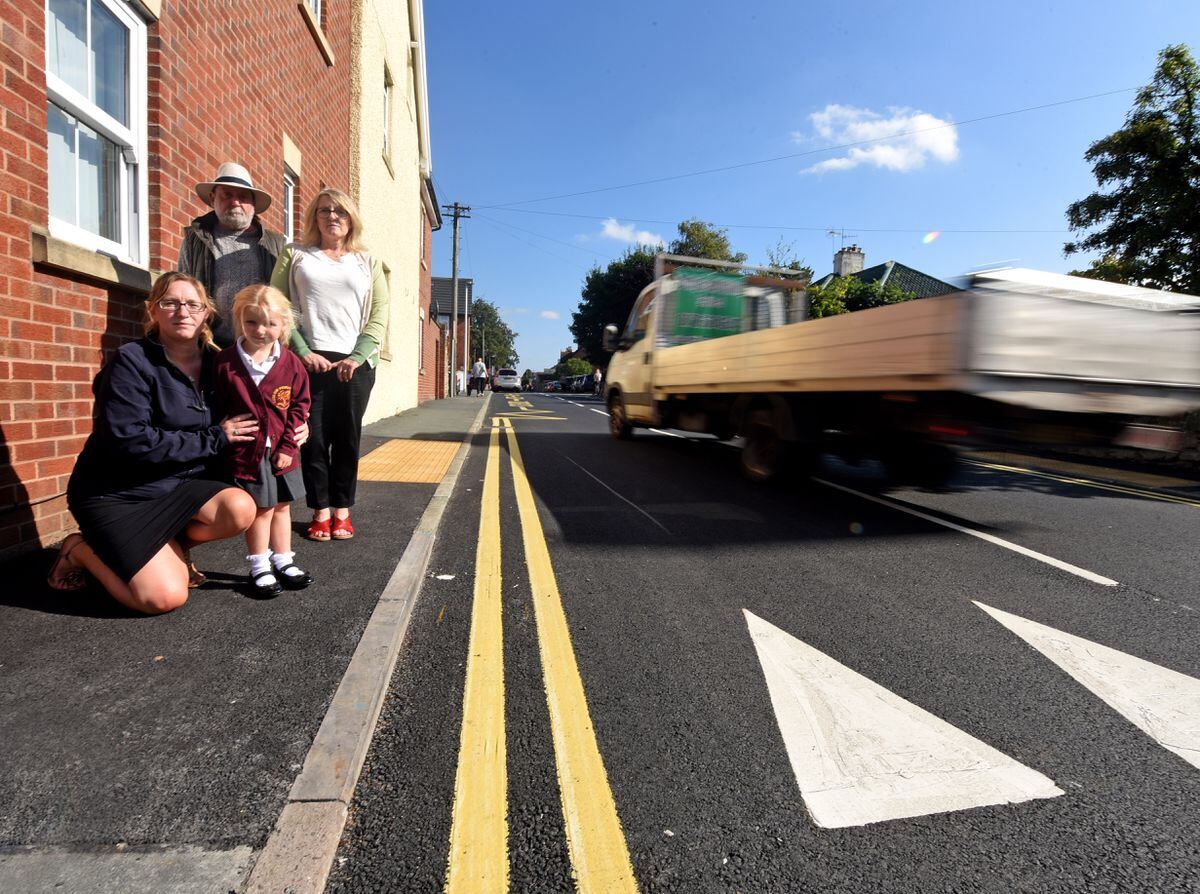 Parents have complained about the new speedbump outside Ludlow Primary School. They say it's actually speeded the cars up rather than slow them down..Pictured is parent governor Nicky Stewardson with her daughter Lillie, aged 4, Andy Boddington from Shropshire Council and councillor Tracey Huffer...