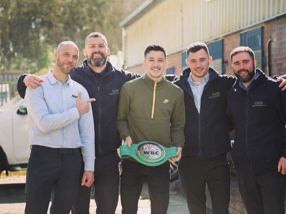 Fabweld managing director Wayne Carter (L), joins some of the FSP team alongside boxer Liam Davies (C).