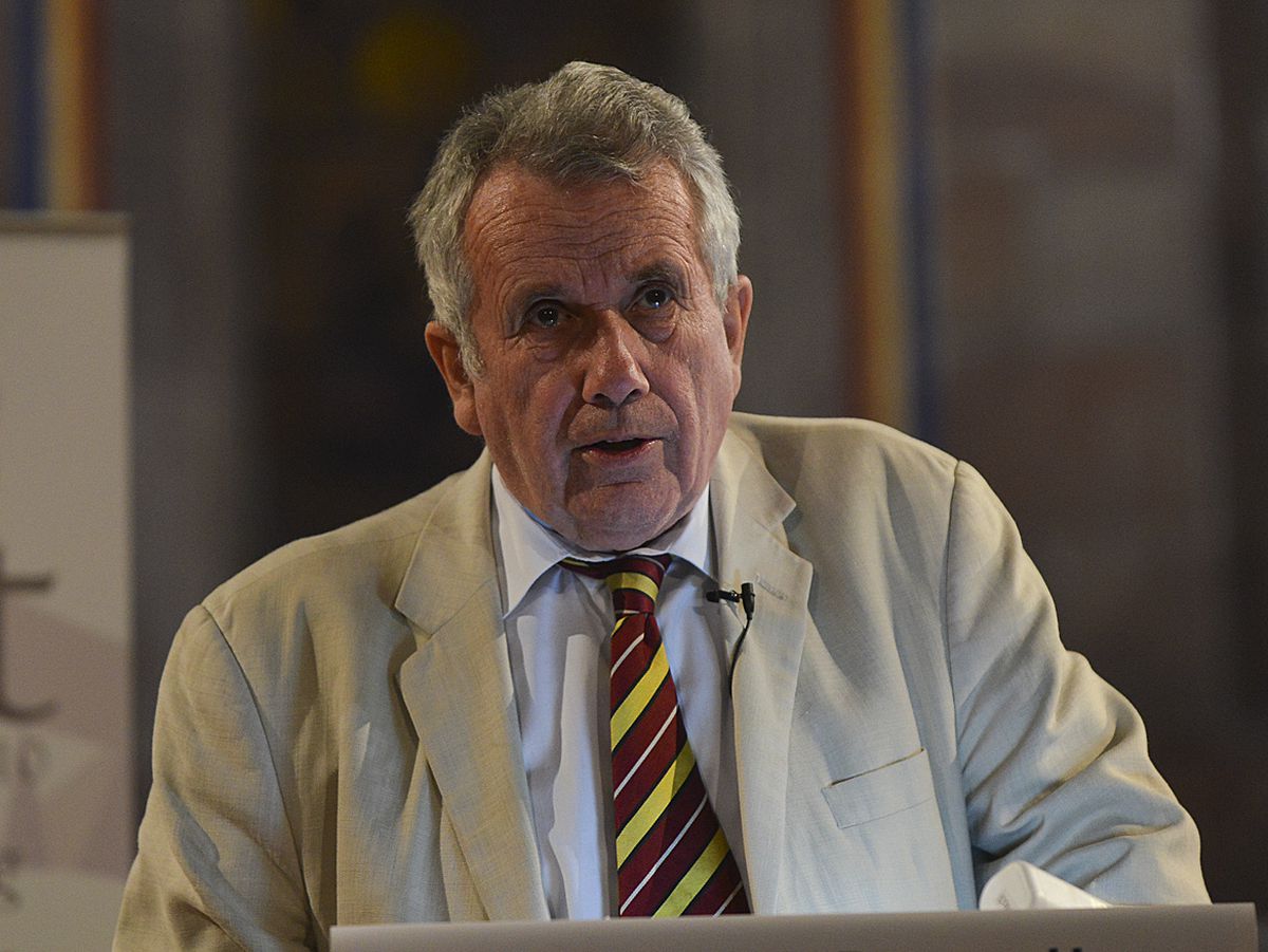 Martin Bell speaking at an event in Oswestry in 2014