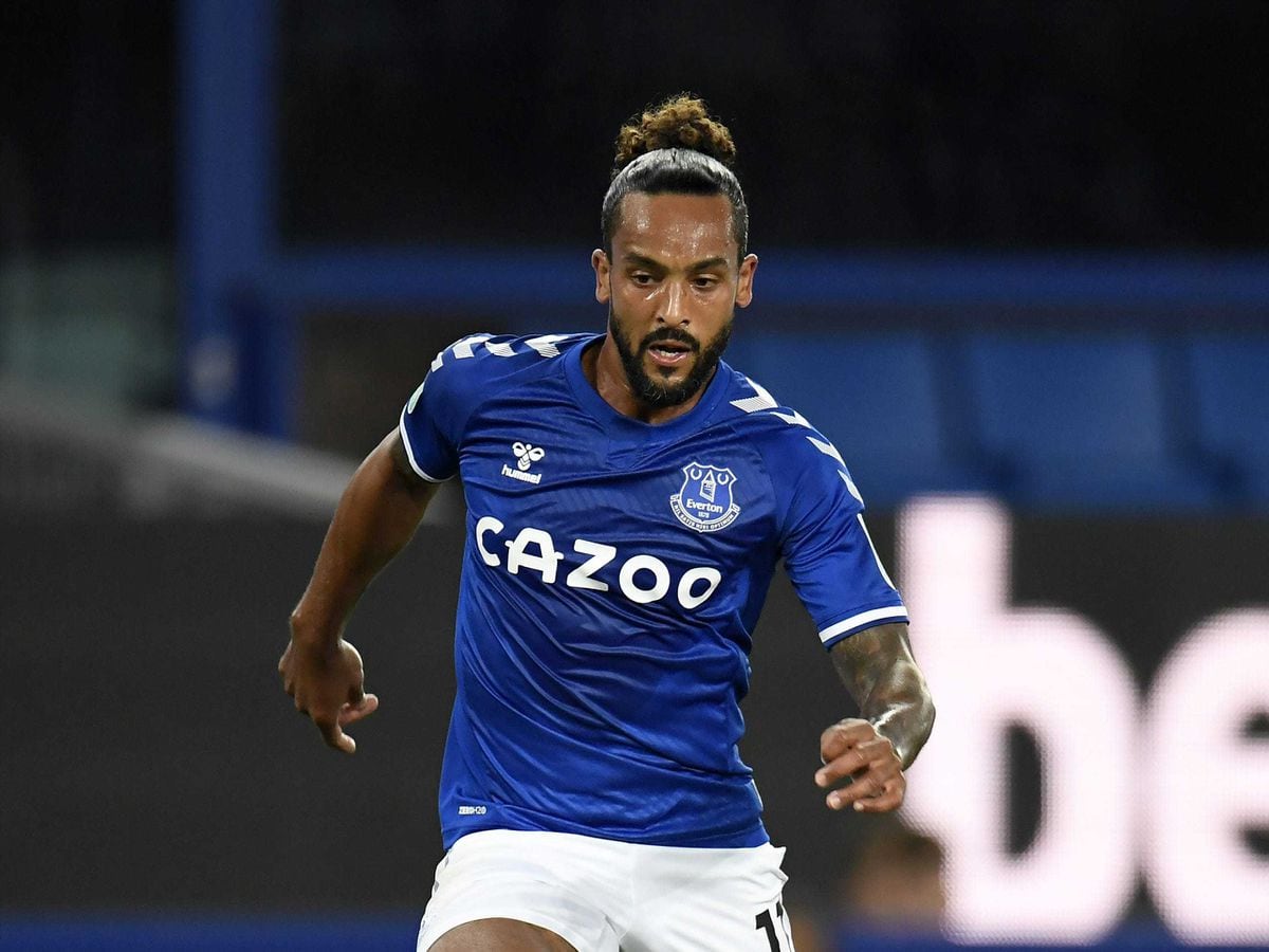 Theo Walcott is to leave Everton when his contract expires at the end of the month