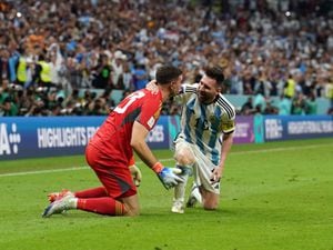               Argentina's Lionel Messi celebrates his sides victory in the penalty shoot out with goalkeeper Emiliano Martinez
