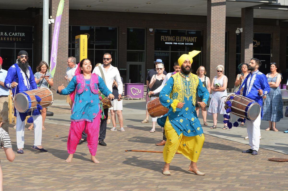 LAST PIC MNA PIC  DAVID HAMILTON PIC SHROPSHIRE STAR Entertainment for the Queen's Baton Relay, at Southwater, Telford..