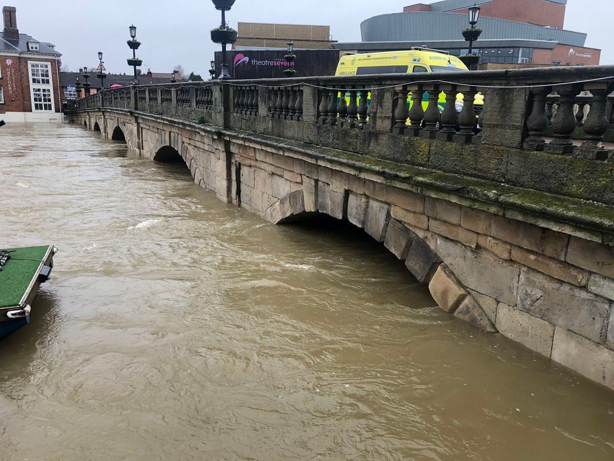 Flooding in Shrewsbury town centre. Pic: @WMASHART
