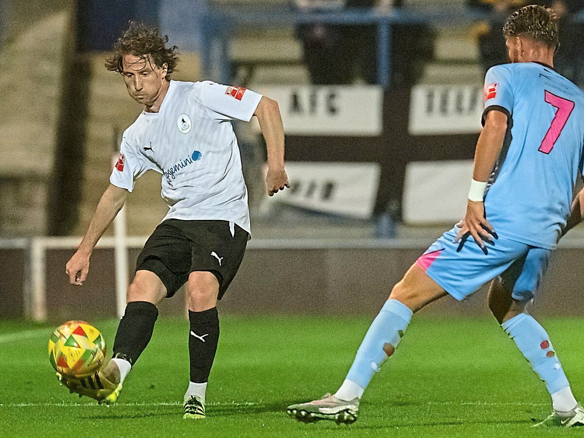 James McQuilkin (AFC Telford United Midfielder) passes the ball up the wing to Byron Moore.