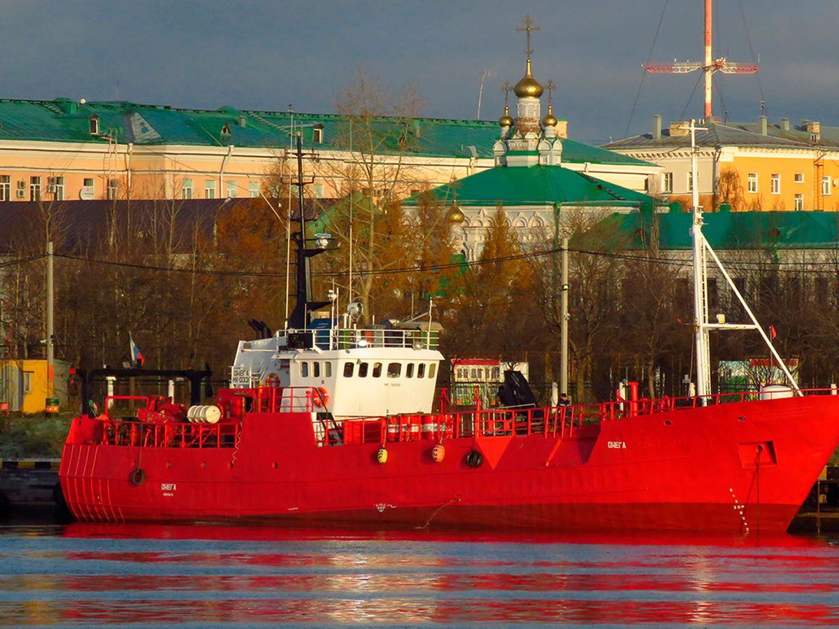 Crew missing after Russian fishing trawler sinks in Barents Sea ...