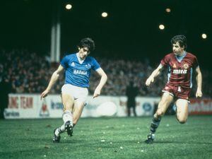 SPORT Scottish footballer Alan Irvine of Everton (left) plays the ball before Colin Gibson of Aston Villa can intercept, during the English League Cup Semi-Final, 2nd Leg, against Aston Villa, at Villa Park, Birmingham, 21st February 1984. Aston Villa won the match 1-0, with Everton winning 2-1 on aggregate. (Photo by Bob Thomas/Getty Images) Everton.