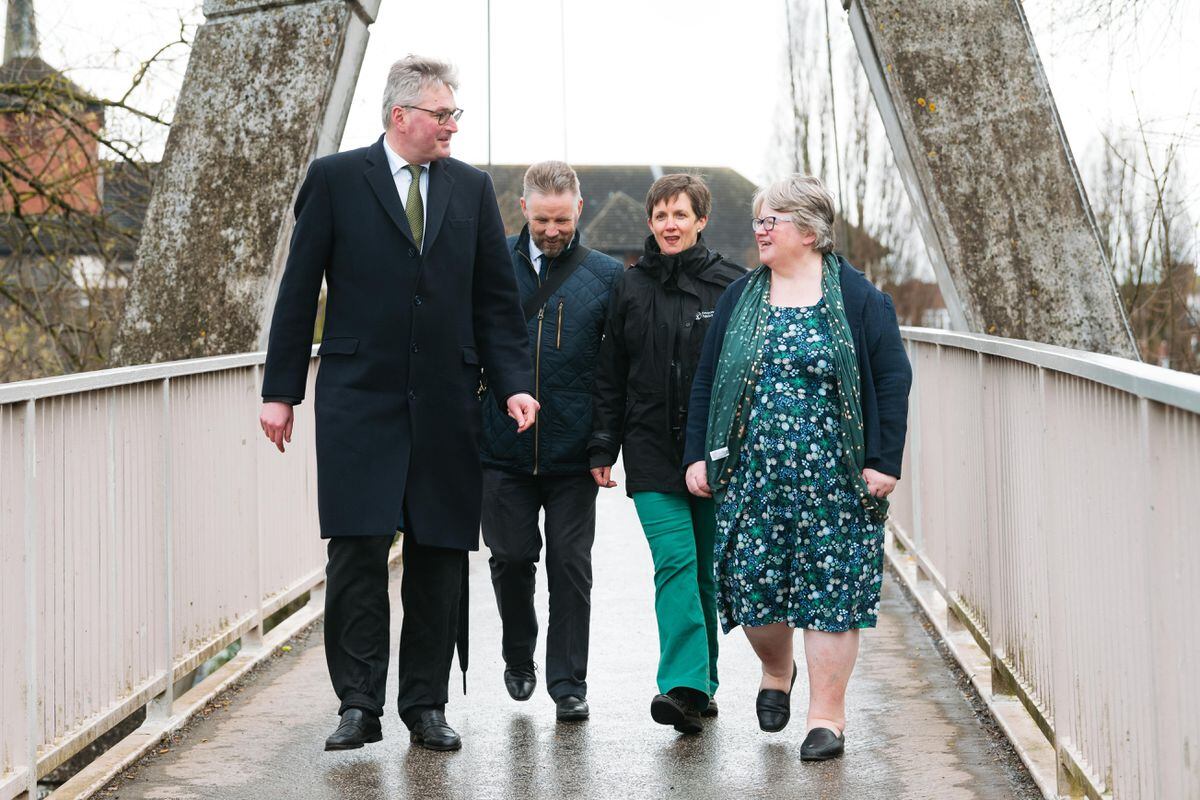 Environment Minister Therese Coffey with Shrewsbury & Atcham MP Daniel Kawczynski MP, Clare Dinnis, Area Director for the Environment Agency, and Mark Barrow, County Chair of the River Severn Partnership
