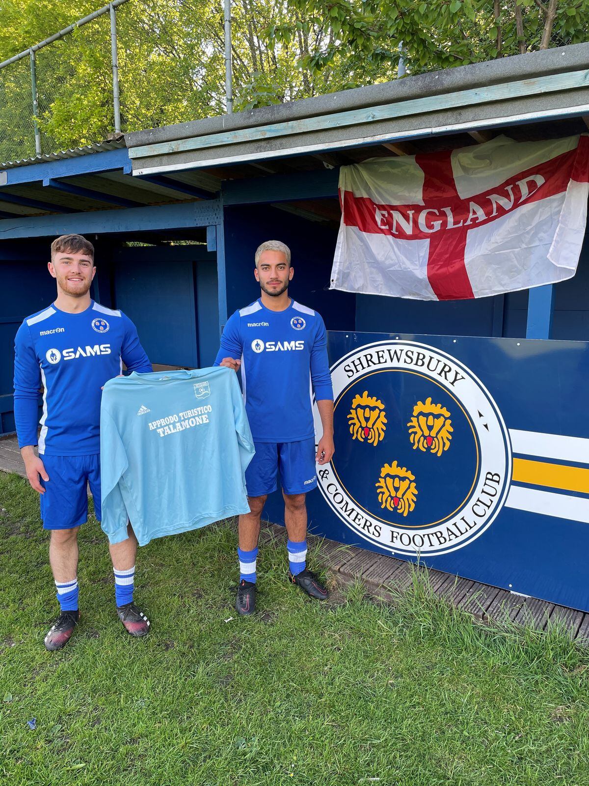 Shrewsbury Up & Comers Juan Jose Finlow and Ben Painter show off the Talamone colours after the two clubs created a new partnership