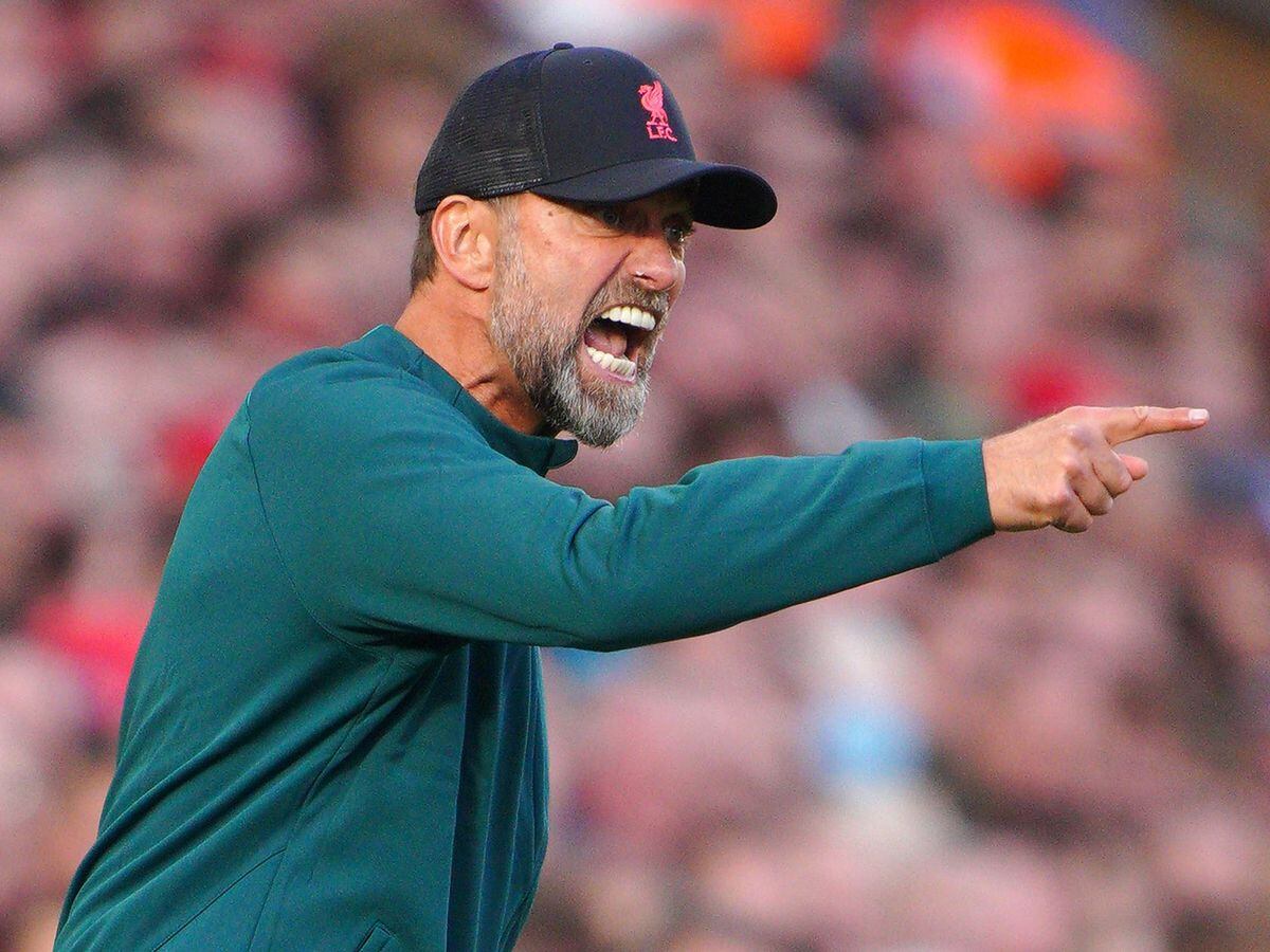 Liverpool manager Jurgen Klopp points and shouts