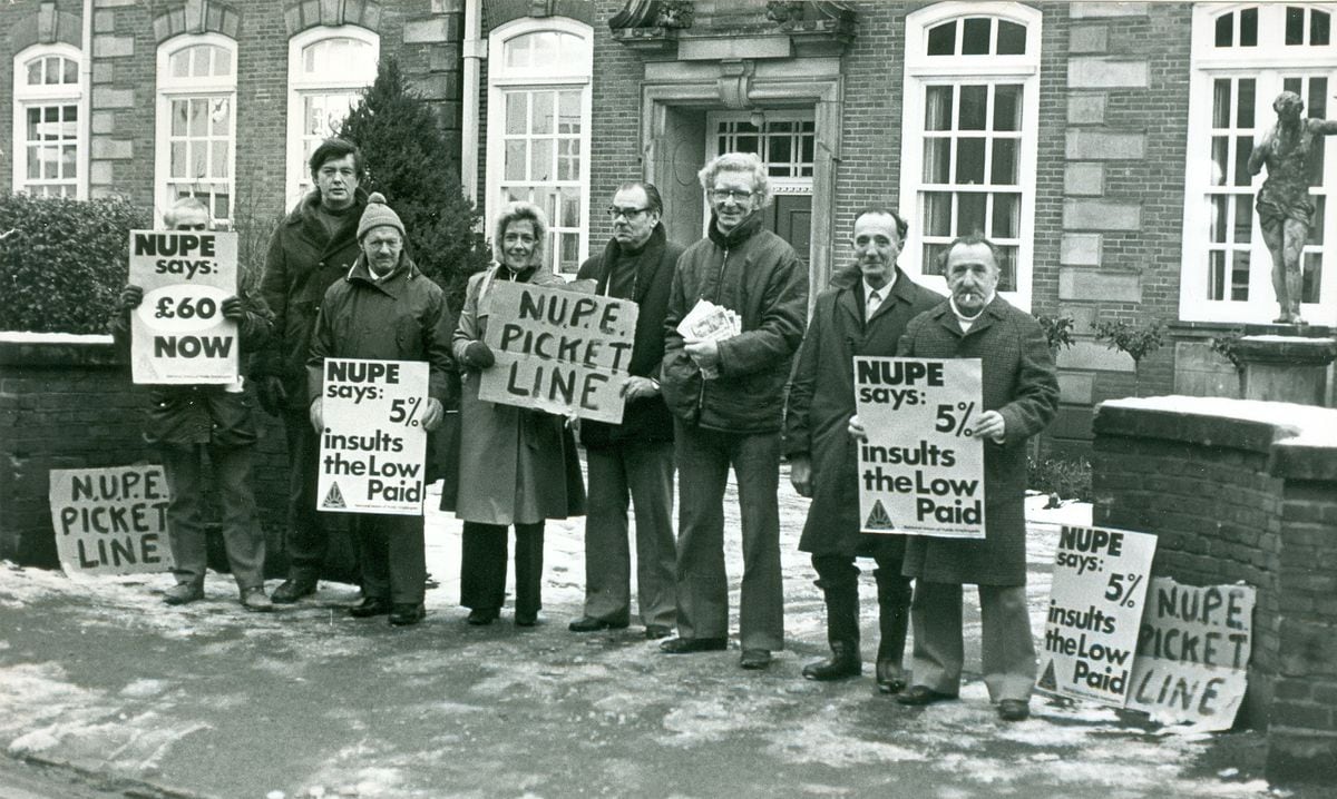 Nupe pickets outside Priory Grammar School for Boys in Shrewsbury on 'Misery Monday', January 22, 1979