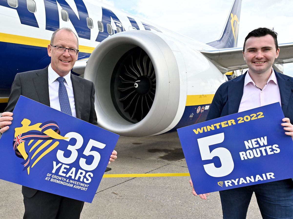 Airport chief executive Nick Barton, left, and Ryanair's Ray Kelliher