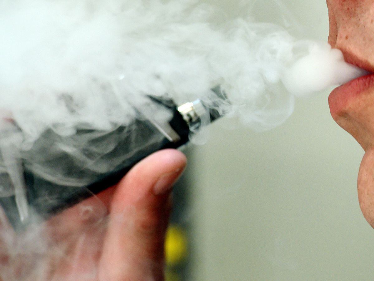 Councillors are to discuss concerns over a rise in youngsters vaping