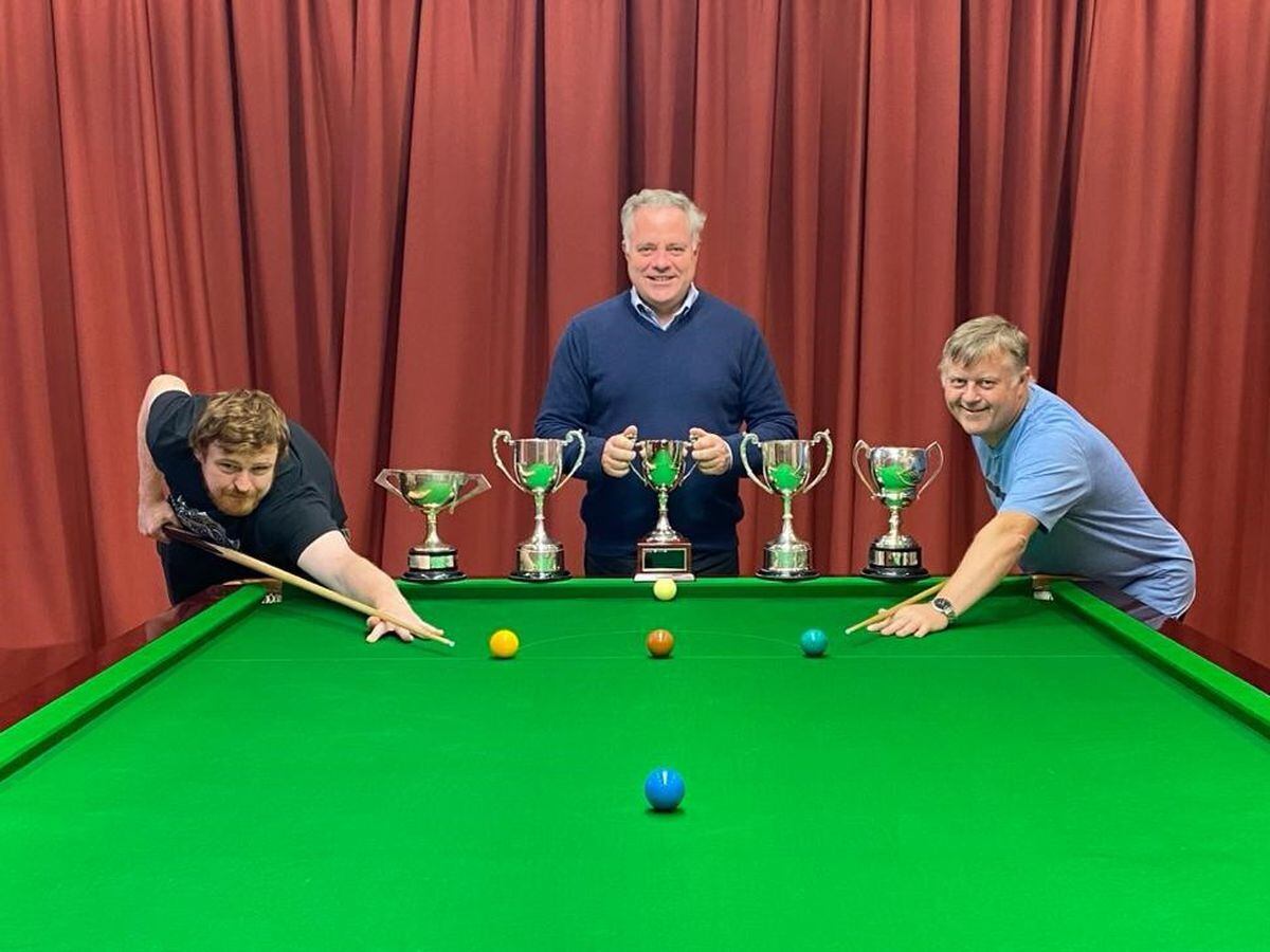 Simon Baynes with members of the Cefn Mawr snooker team