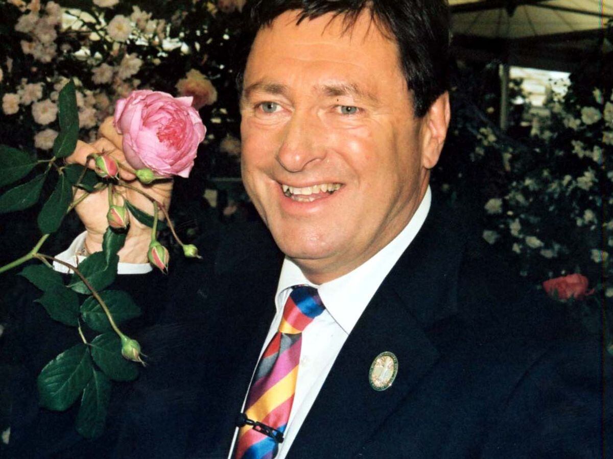 Alan Titchmarsh with the new Alan Titchmarsh Rose at Chelsea Flower Show in 2005