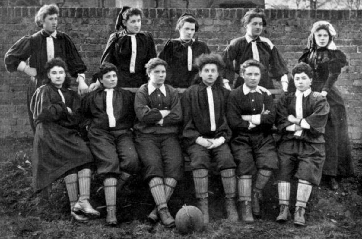 The original image of The British Ladies’ FC in 1895