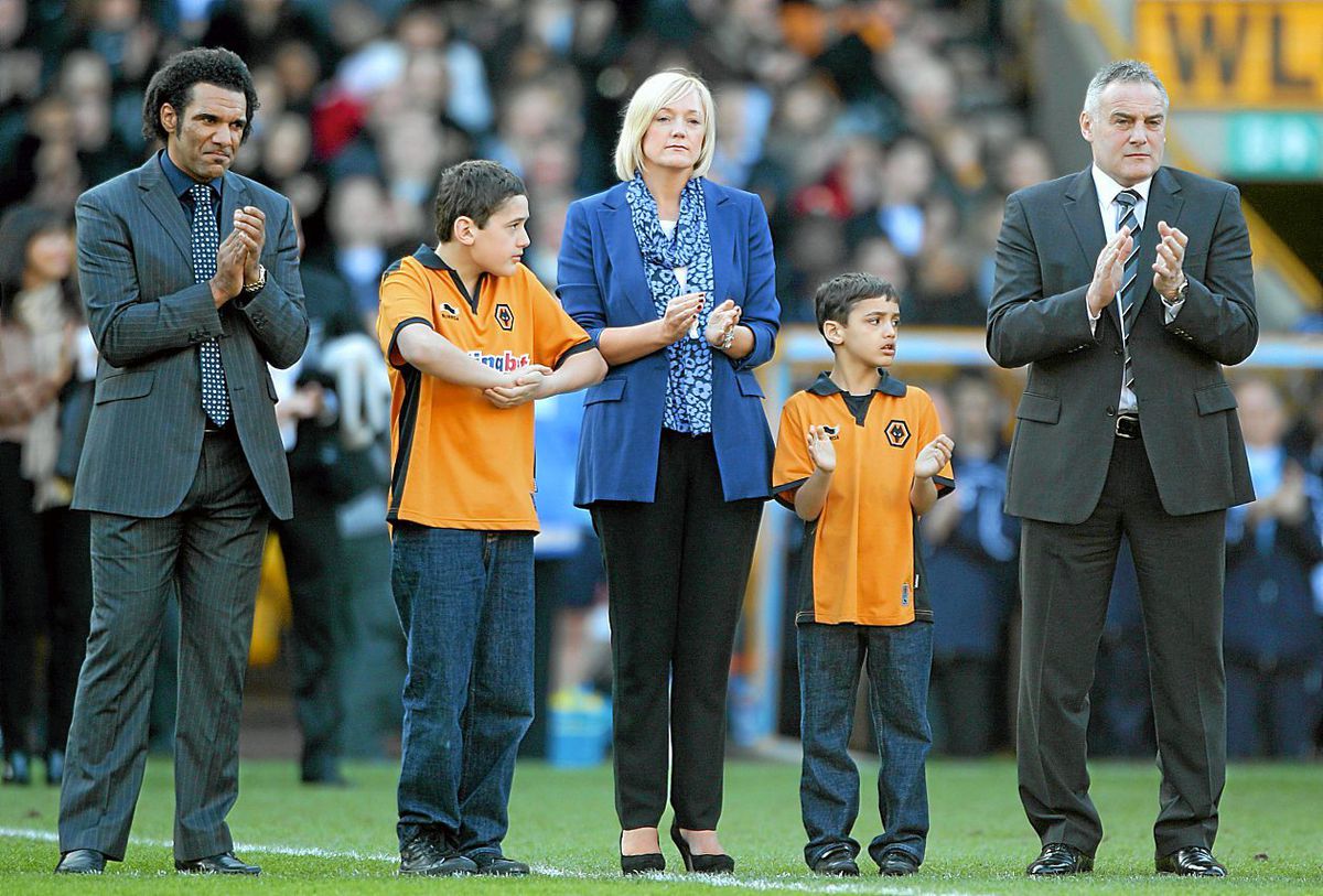 Don Goodman, Dean Richard's widow Samantha, sons Rio and Jaden and Dave Jones on the pitch as part of the tribute