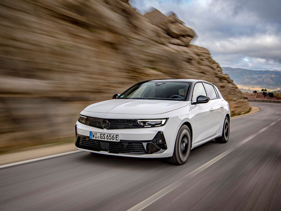 First Drive: The Vauxhall Astra GSe kickstarts this firm’s sporty electrified era