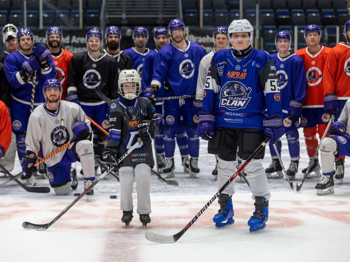 Ukrainian refugees play ice hockey