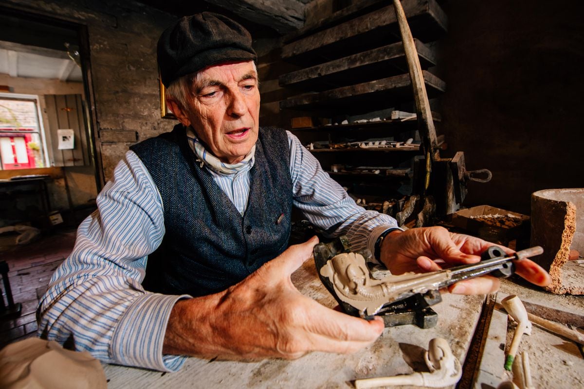 Shropshire man Rex Key keeping art of clay pipe making alive - watch