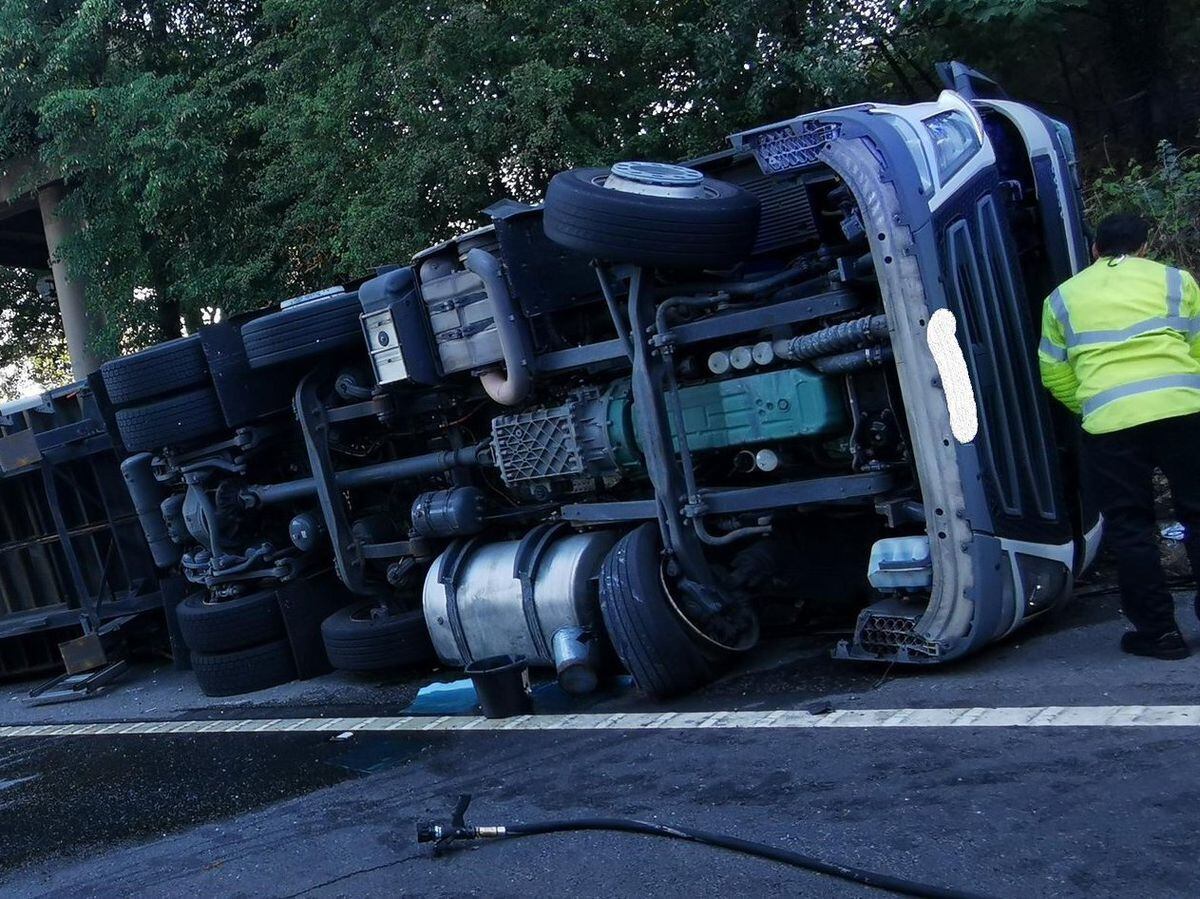 The overturned lorry. Photo: @HighwaysWMIDS