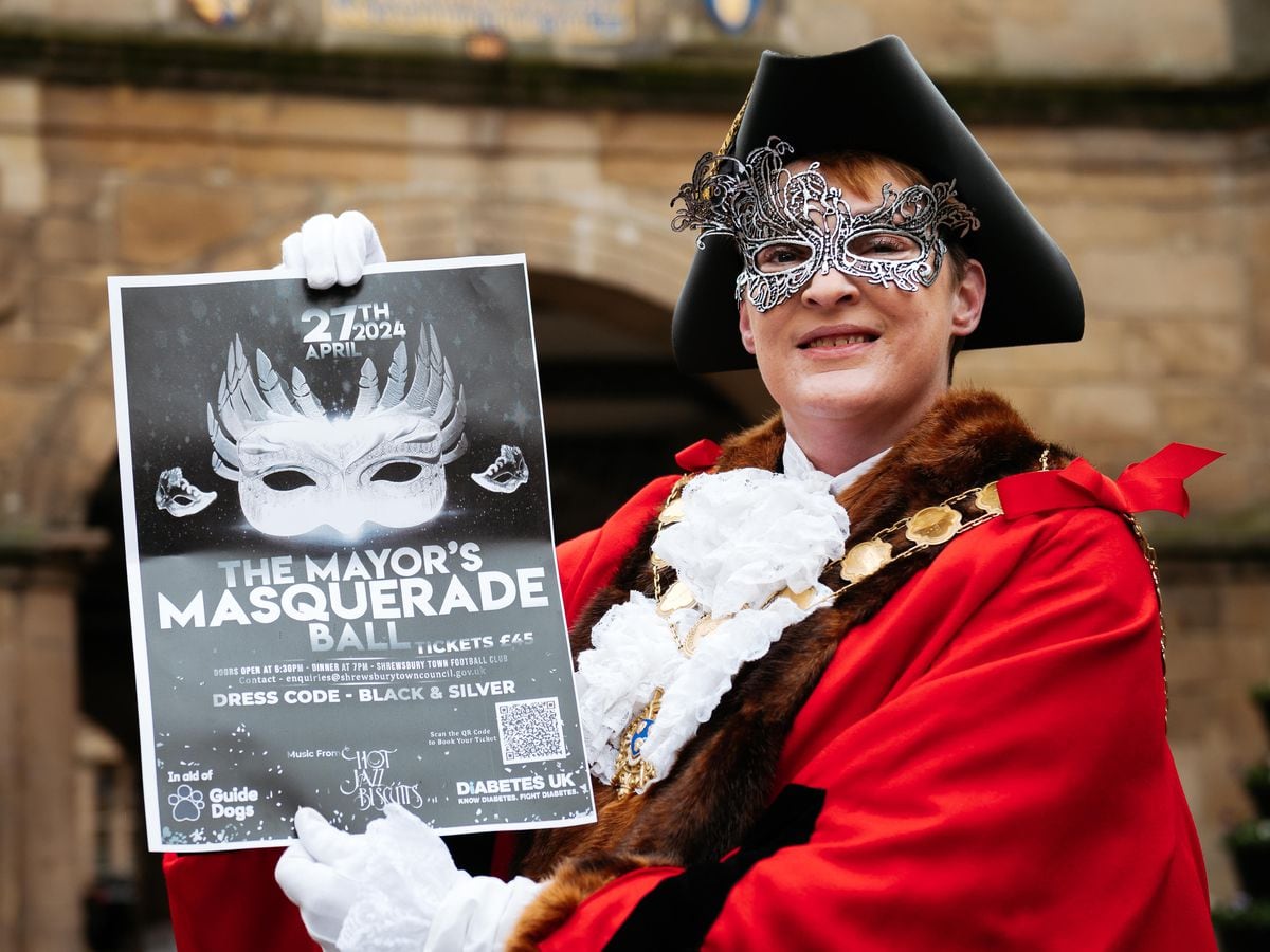 El alcalde de Shrewsbury organiza un glamuroso baile de máscaras y ¡la festividad española está lista!