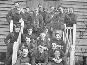 This picture of prisoners – possibly including Tom How – was sent to Hilda Bentley.