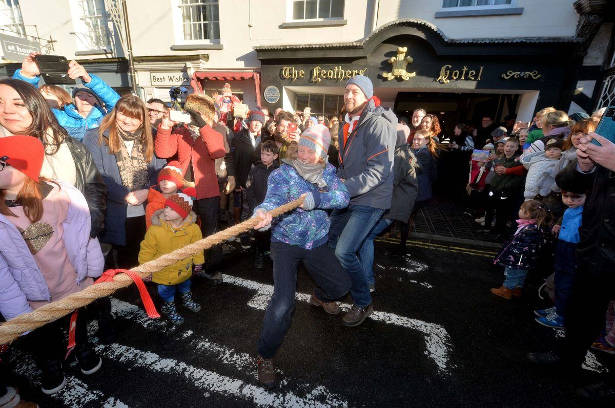 Action from the tug of war between The Feathers and The Bull Hotel.