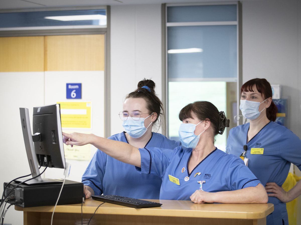 Nurses at a nursing station. Photo: Jane Barlow/PA Wire
