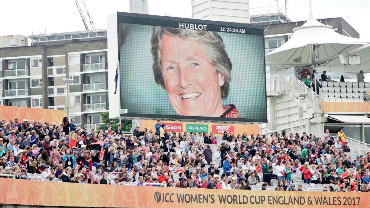 The whole of Lord's joins in applause in memory of the late Rachael Heyhoe Flint ahead of the Women's World Cup Final 2017